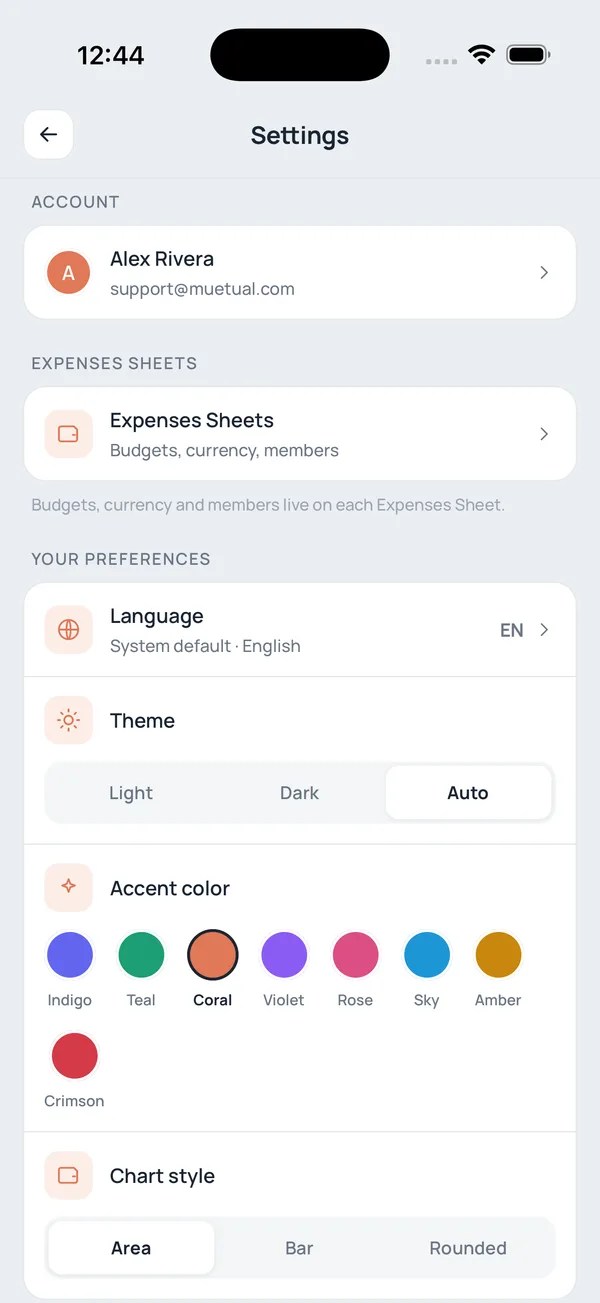 The Settings screen: theme, accent colour, chart style and language preferences.